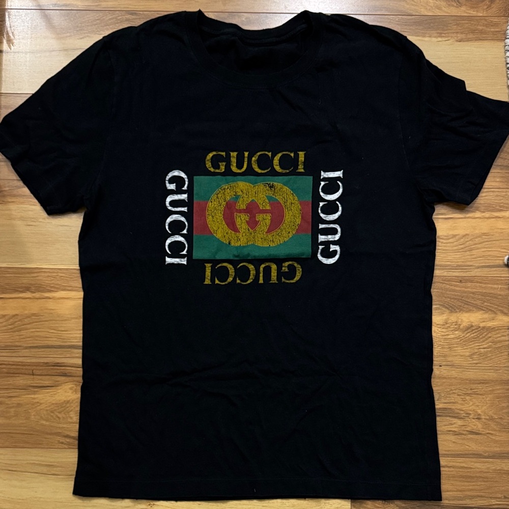 Vintage Men’s Gucci Black T-Shirt with Interlock Logo Design